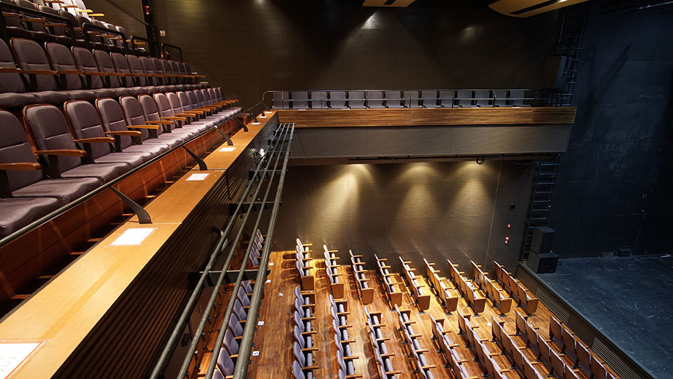 [1관 객석] 2층 우측에서 본 모습